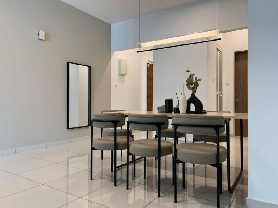Of Near Bukit Jalil Cozy 7pax 3r2b Apartment *